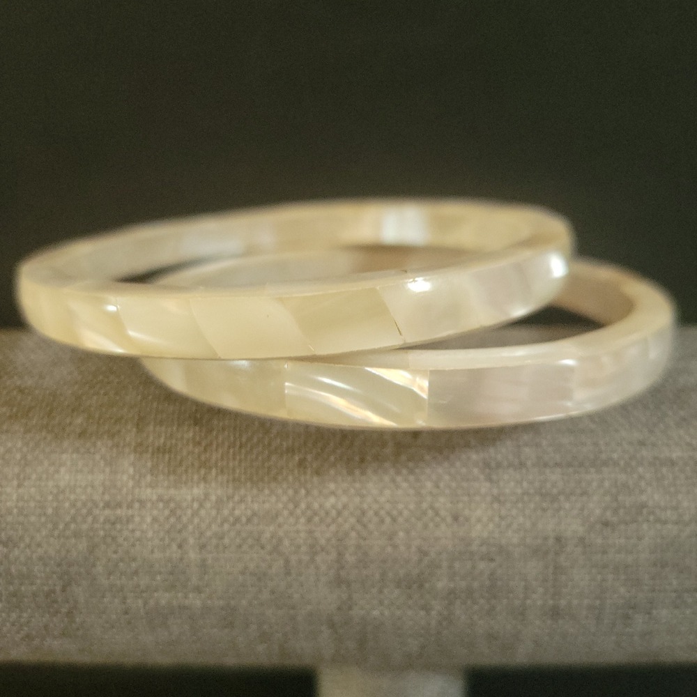 Vintage Mother of Pearl MOP Bangle Bracelet Set of 2 Cream Iridescent Size 7.5